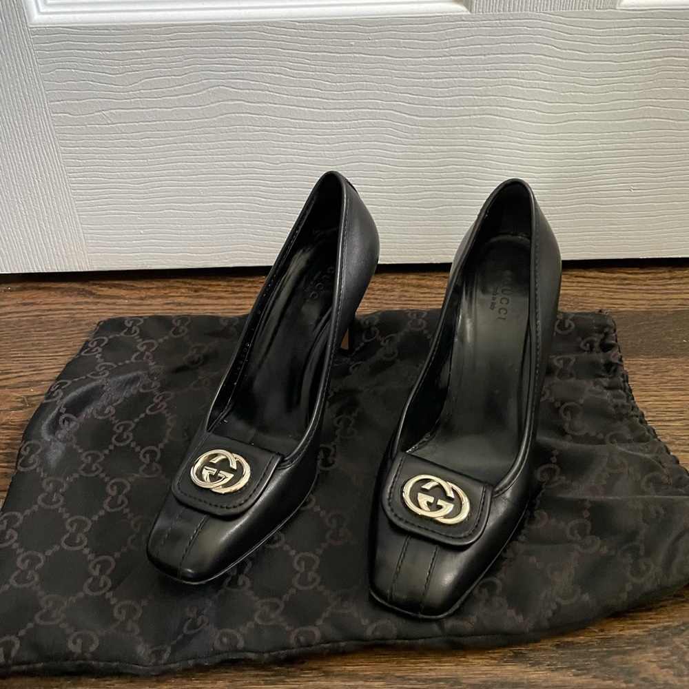 Gucci Black Leather Pumps